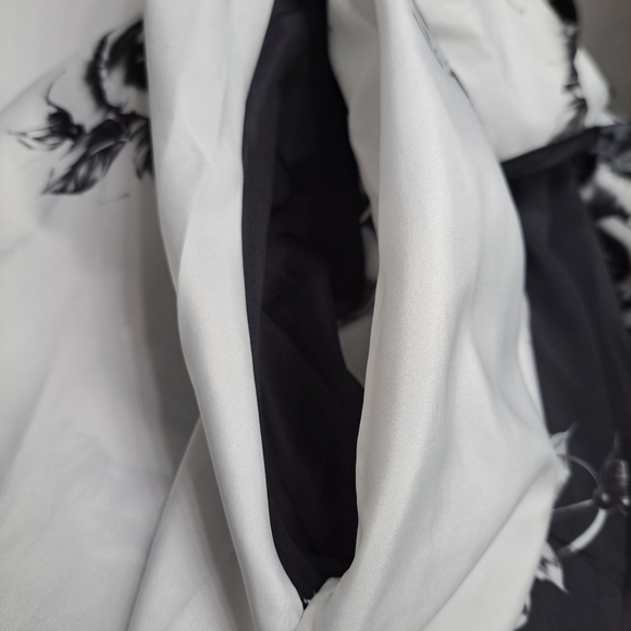 Slip Dress With A Floral Pattern - Picture 4 of 5